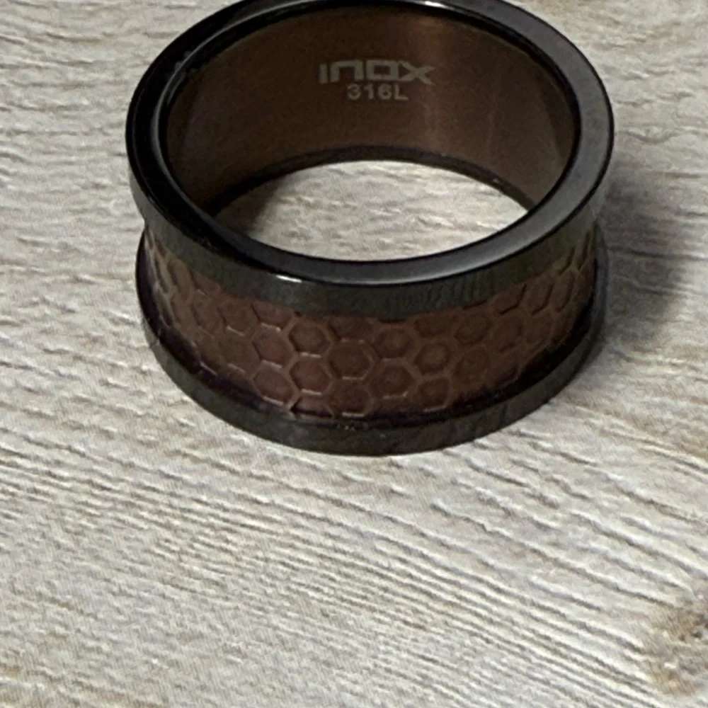 Inox Men's Brown Hexagon Pattern Ring